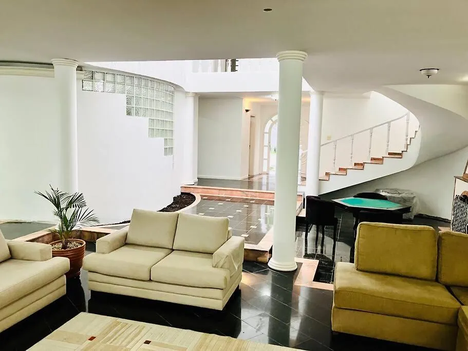 La Maison Brooklin Luxo Triplex 5 Quartos 4 Suites Ar Churrasqueira Hidro 10 Min Congonhas! Holiday home